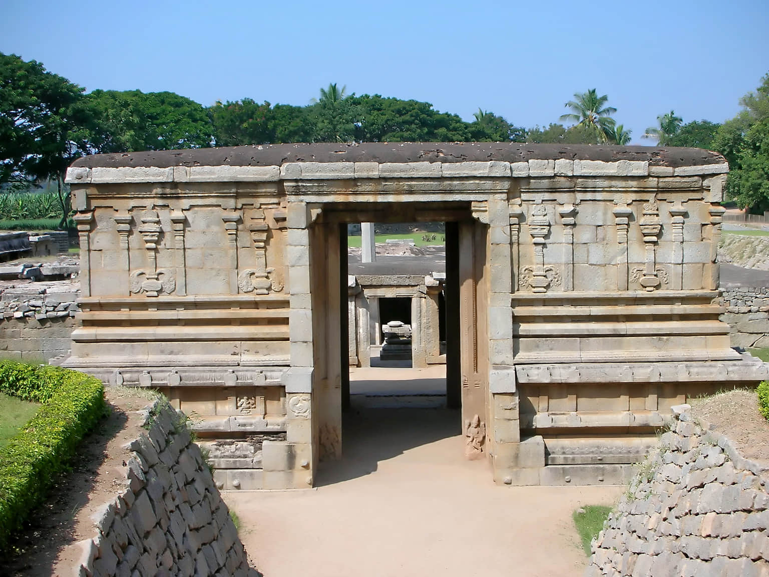 Paathaaleshwara Temple