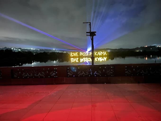 Enjoy the Riverside Setting