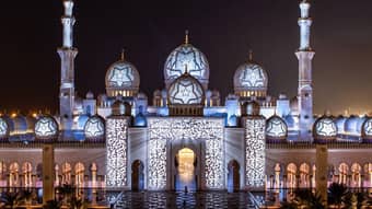 Lunar Lightning: see diverse phases of the moon