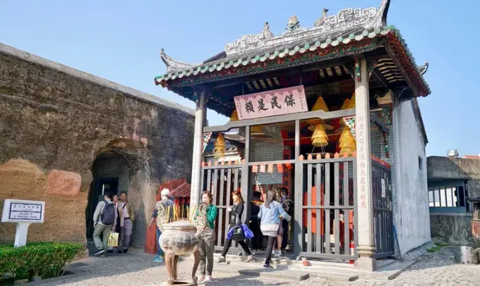 Visit the Various Chinese Temples