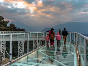 Pelling Skywalk is nestled at an altitude of 7,200 feet above the sea level