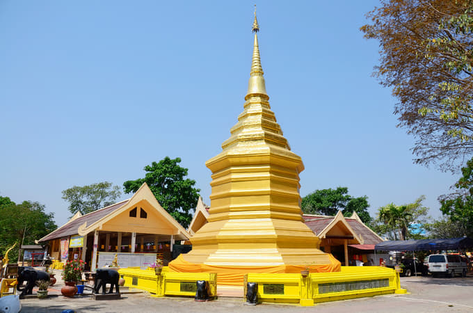 Wat Phra That Doi Chom Thong