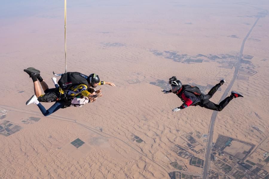 Skydive with the professionals divers