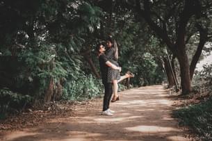 Enjoy a couple photoshoot in Matheran