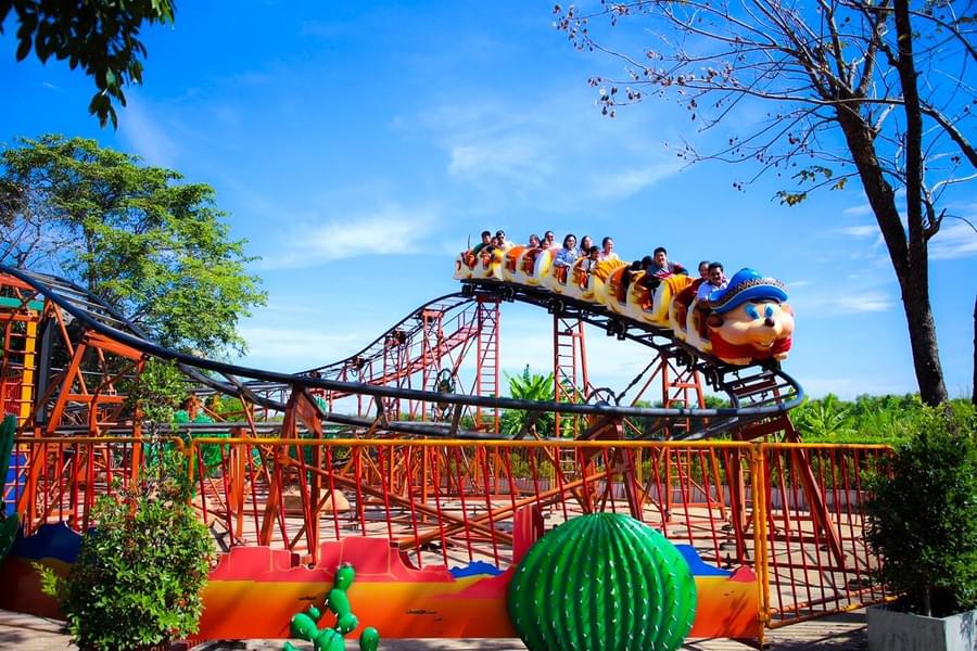 Get an adrenaline rush on these exciting rides at Dream World Bangkok