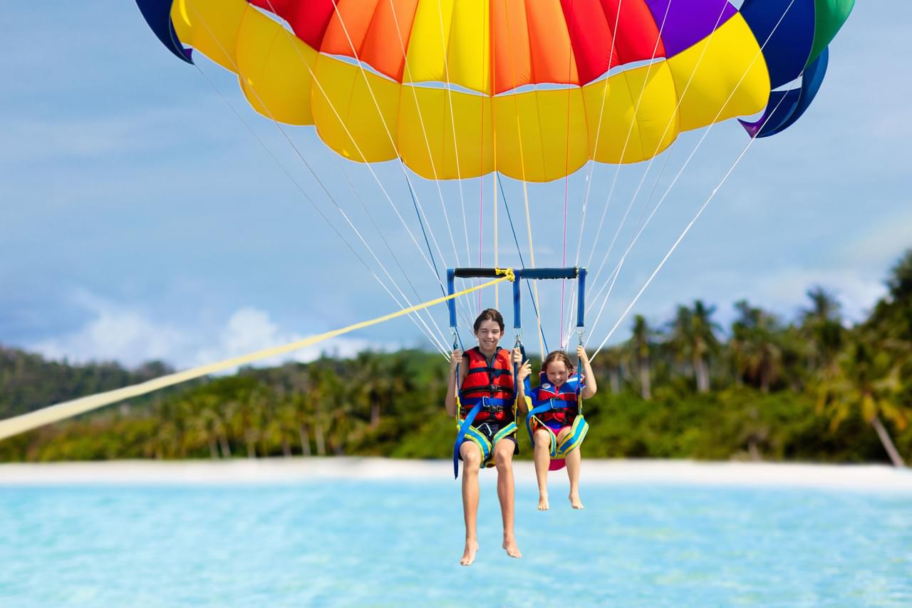 Parasailing in Dubai