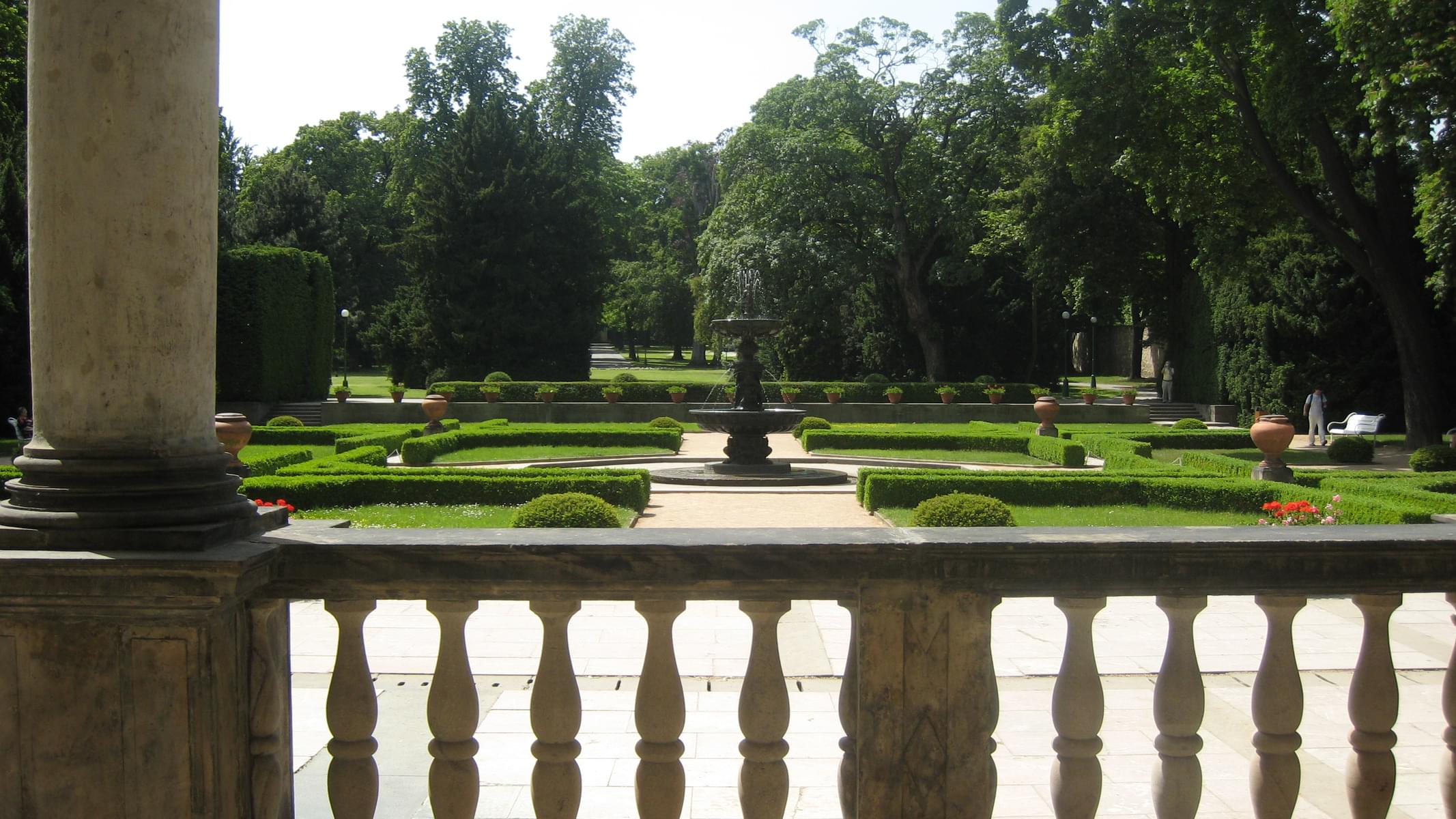 Queen Anne's Summer Palace Garden