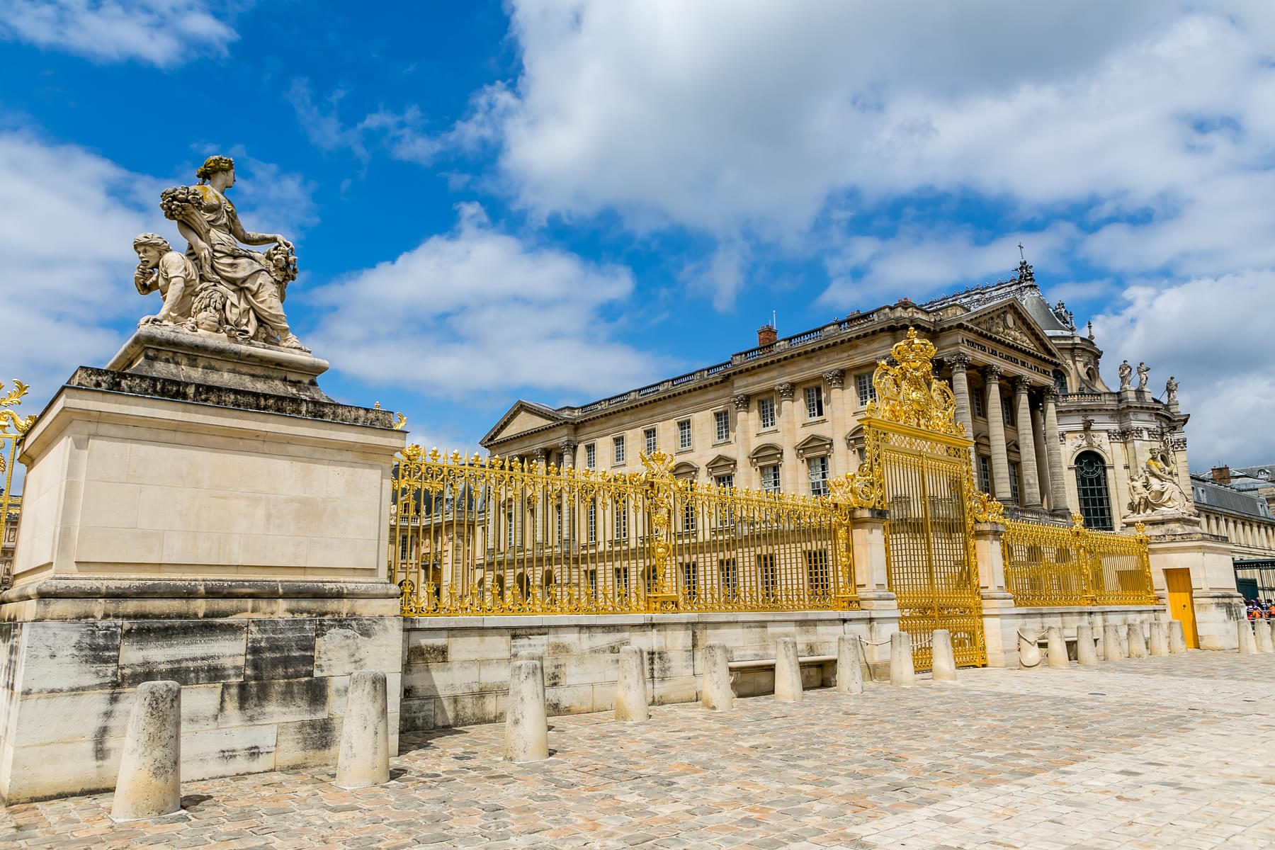 The majestic gold coloured Entrance of Palace de Versailles