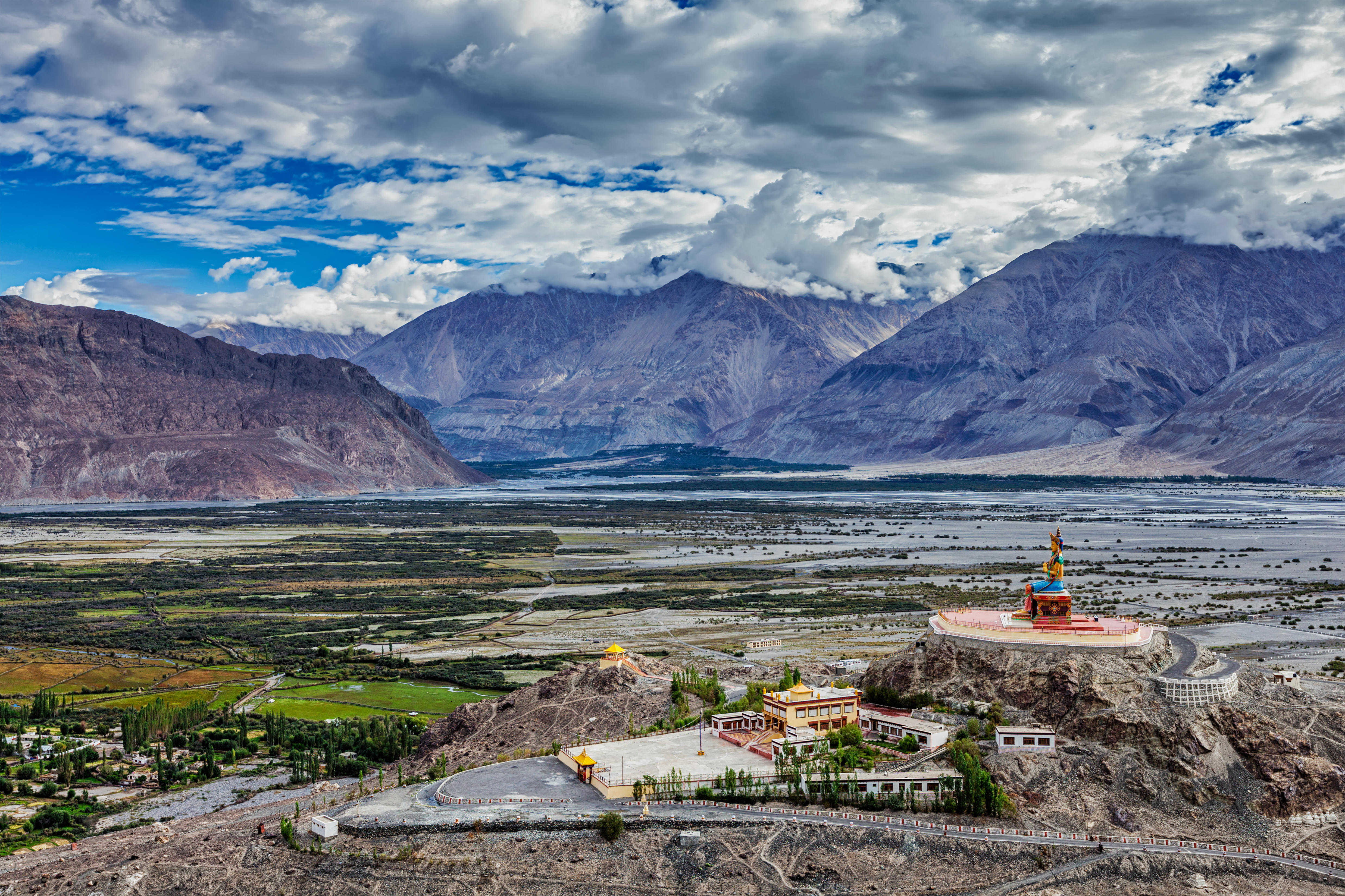 Nubra Valley Tour Packages | Upto 40% Off