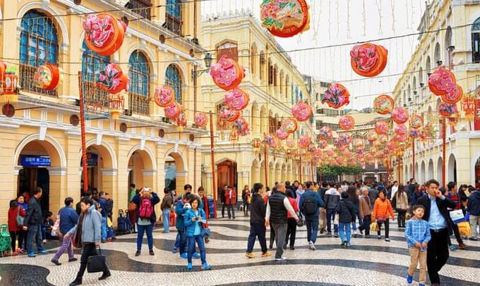 Stroll Through Senado Square