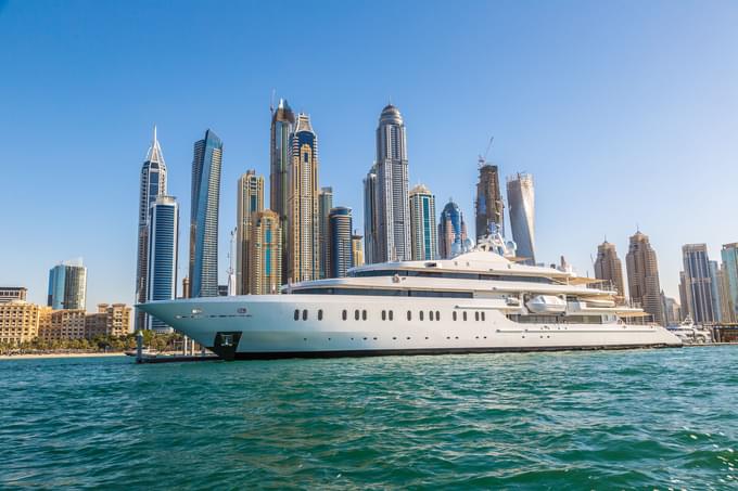 dubai marina yacht