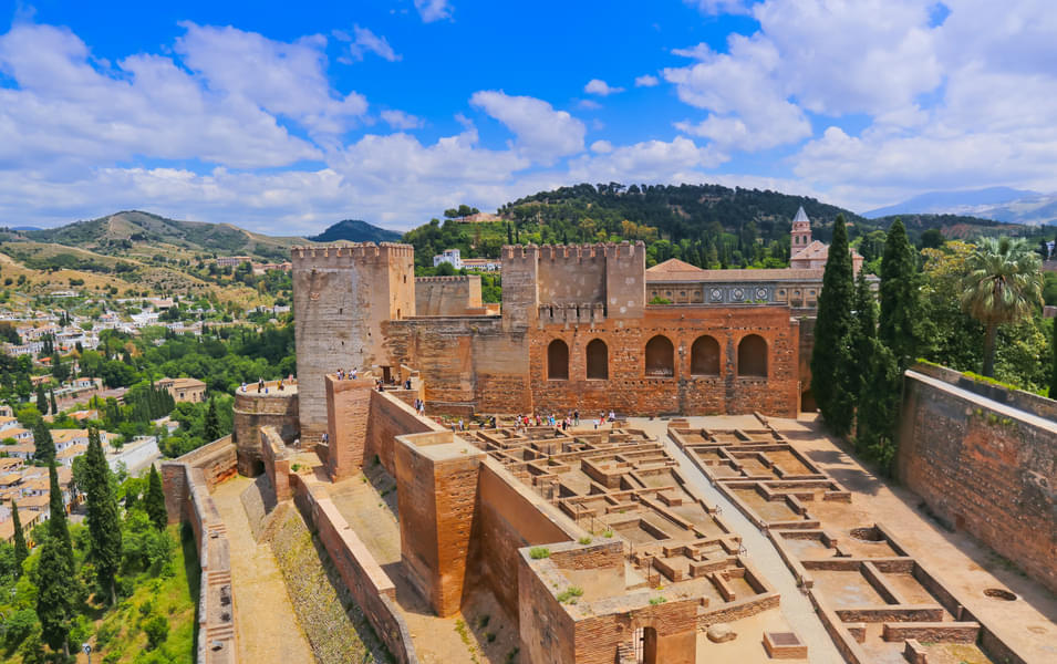 Alhambra & Generalife Skip-the-Line Tickets with Entry to Nasrid Palaces Image