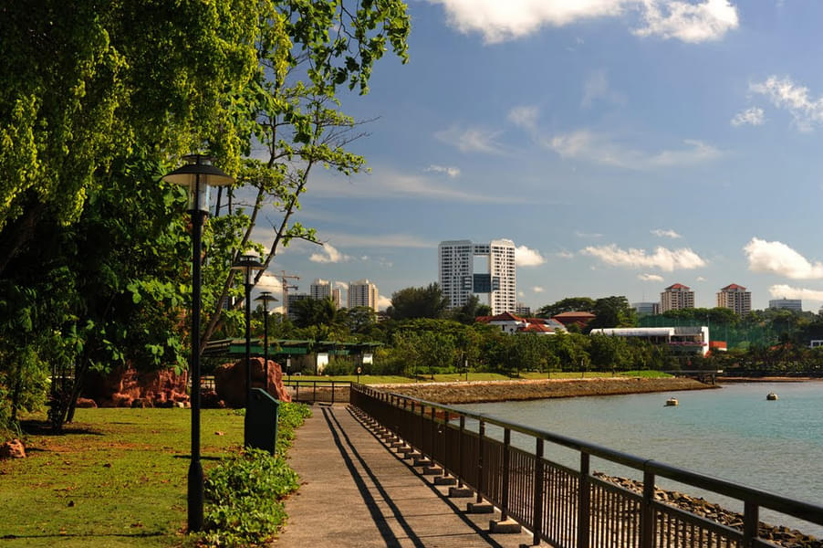 Labrador Park Walking Tour with Seafood Buffet Dinner Image