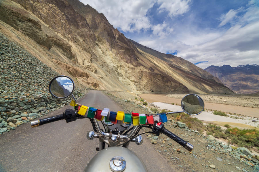 Grab the breathtaking views of this Himalayan wonderland while enjoy a motorcycle tour of Ladakh