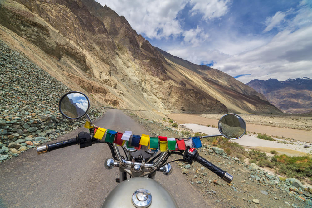 Grab the breathtaking views of this Himalayan wonderland while enjoy a motorcycle tour of Ladakh