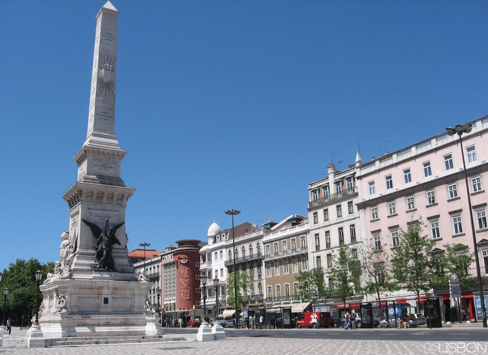 Stroll around the Monument to the Restorers