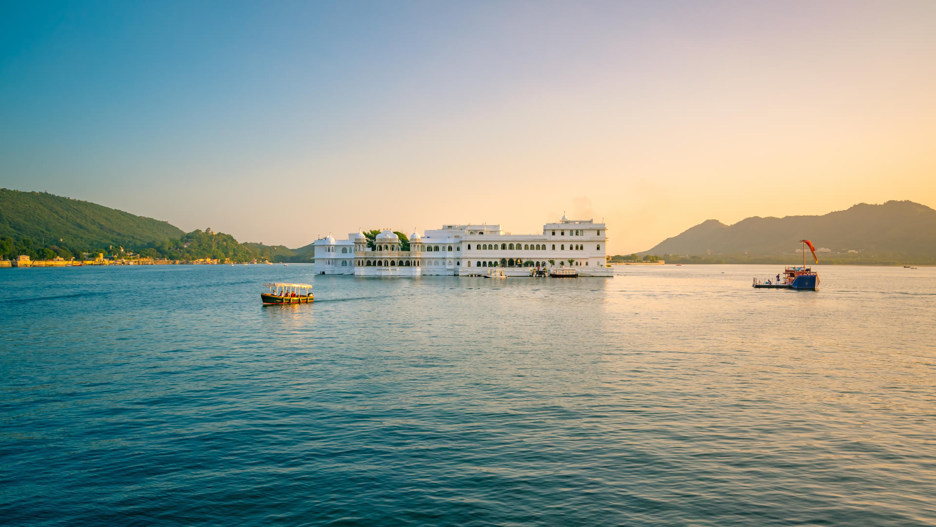 Lake Pichola Overview