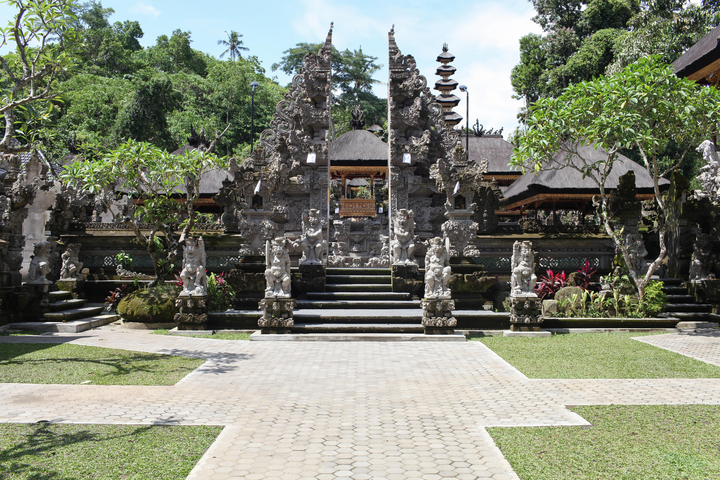 Gunung Lebah Temple Overview