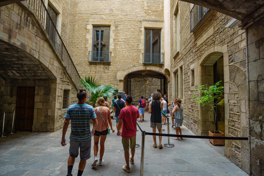 Stroll through the inner courtyard of the Picasso Museum, Barcelona