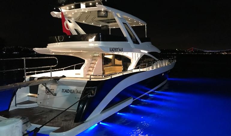 Join this luxurious dinner yacht in Istanbul