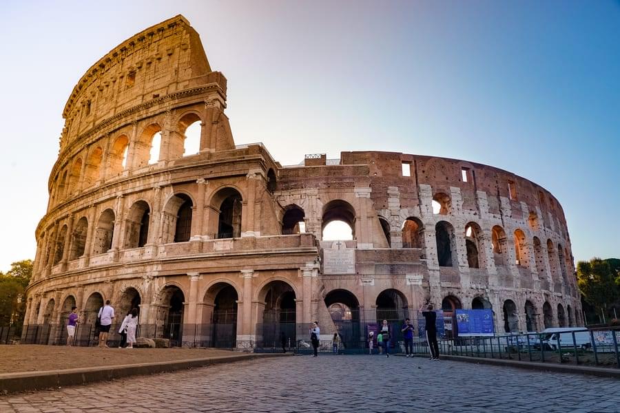 Admire the beauty of ruins of Colosseum