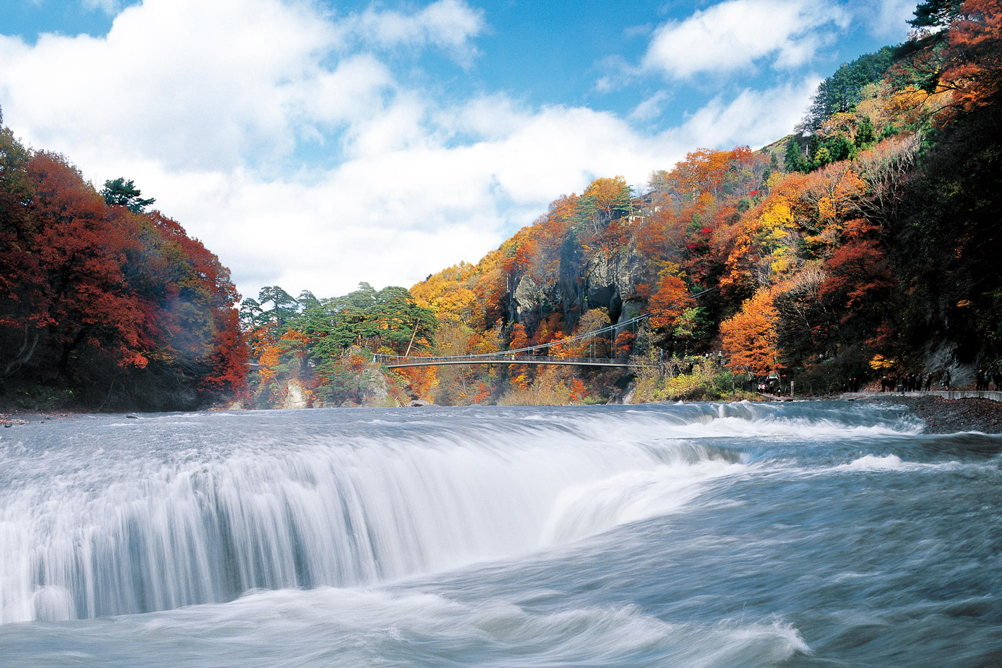 Admire the scenic beauty of Fukiware-no-taki Waterfalls
