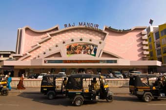 Experience Jaipur’s top sights and Raj Mandir Cinema in 8 hours