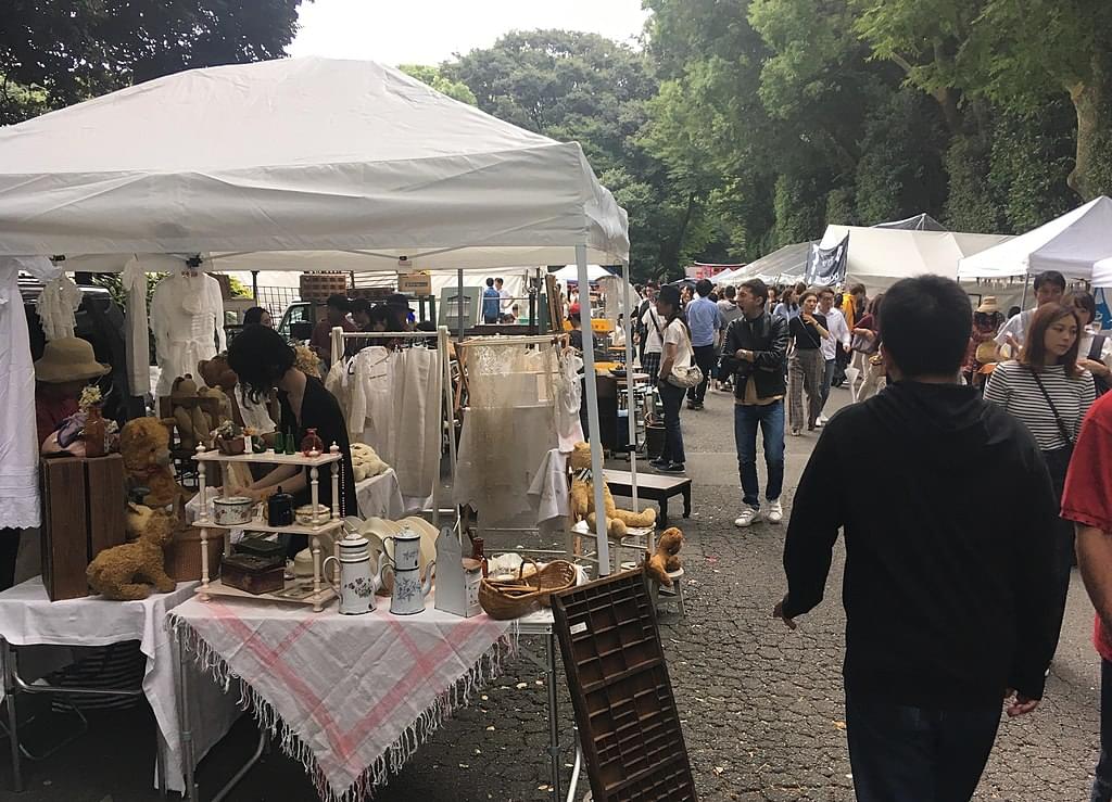 Visit the Gokuku Jinja Flea Market