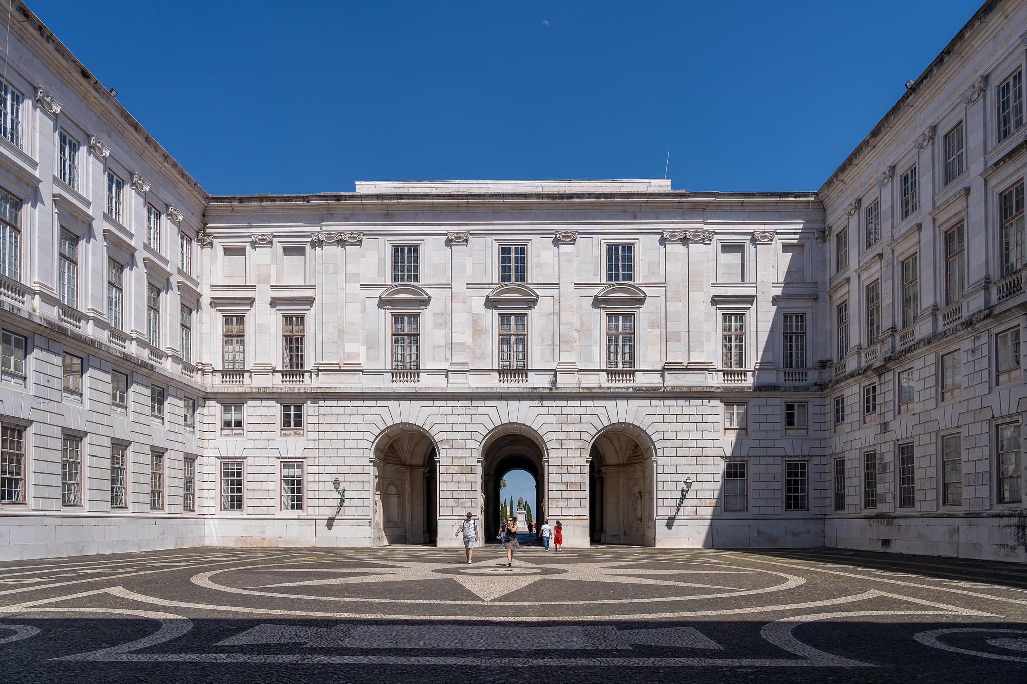 Palacio Nacional da Ajuda Overview