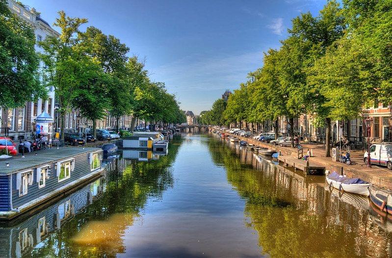 Experience A Canal Cruise Sightseeing Tour