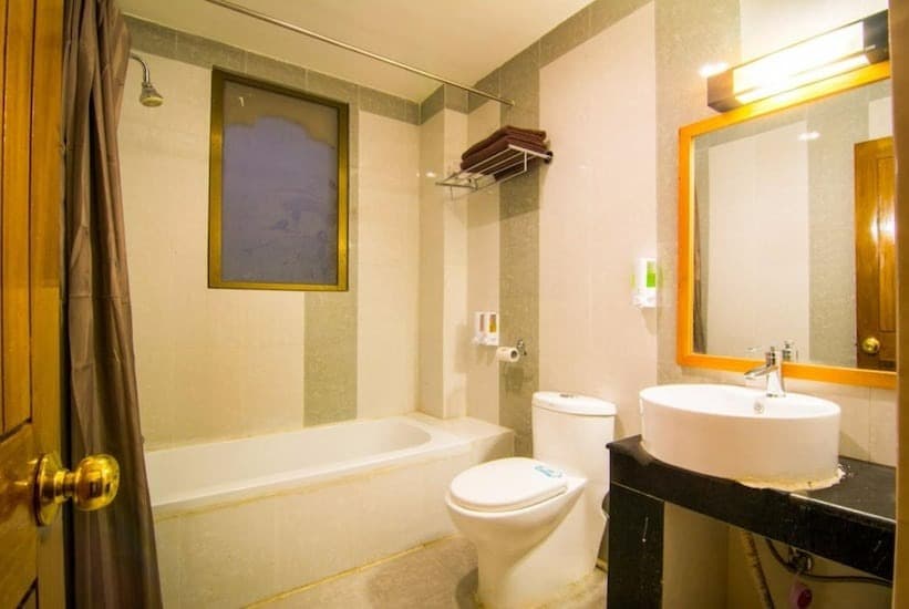 HOTEL KHAMSUM INN