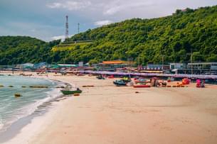 View of the stunning Tawaen Beach