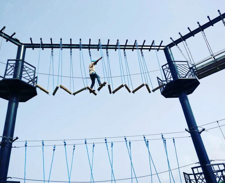Unleash the adventurer inside you at various rope courses