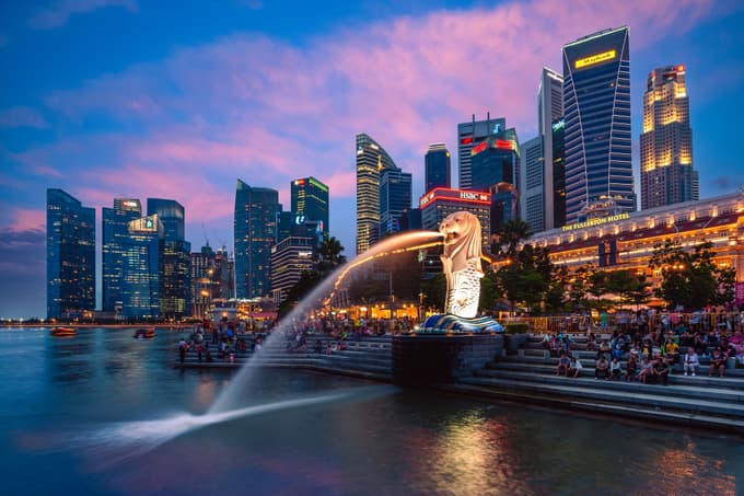 Sunset view in Singapore with Merlion statue