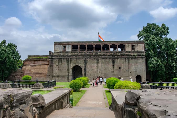 Explore the grandeur of Shaniwar Wada Fort, a historic symbol of Maratha power