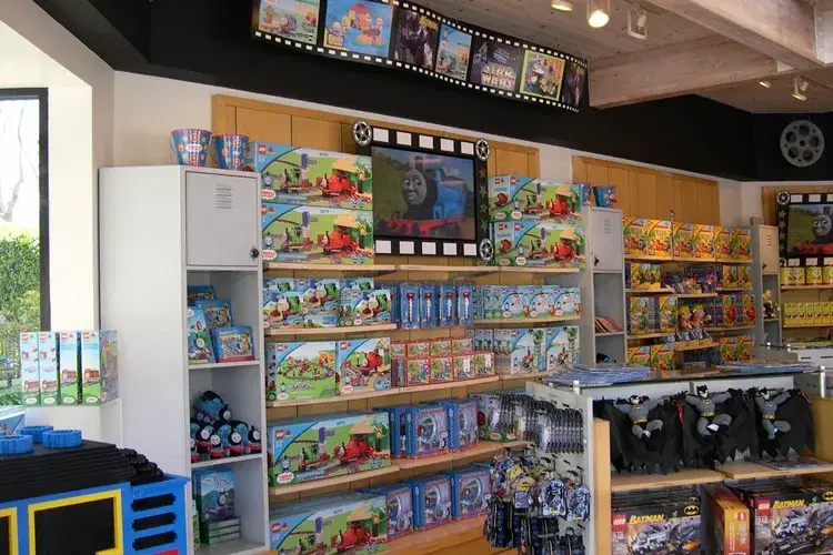 generic-lego-store.webp