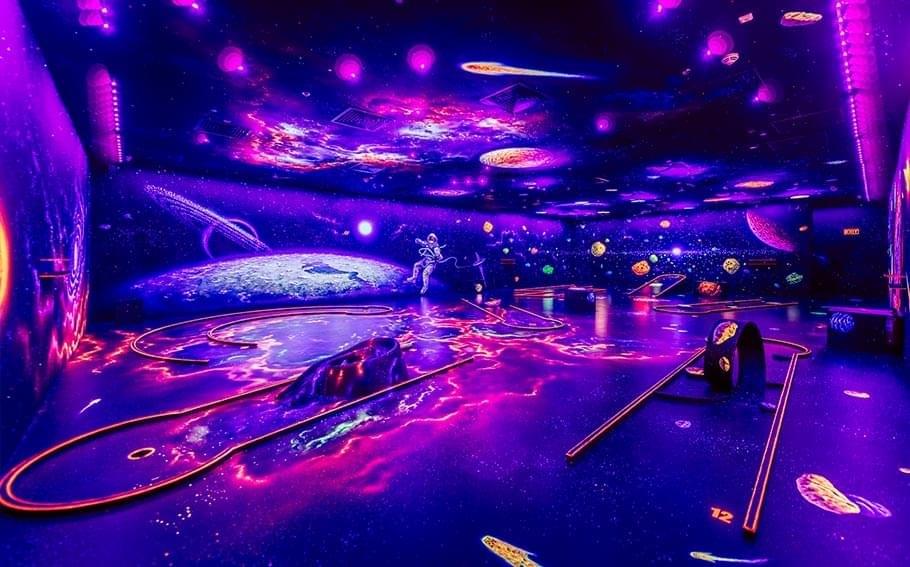3D Blacklight Minigolf Overview
