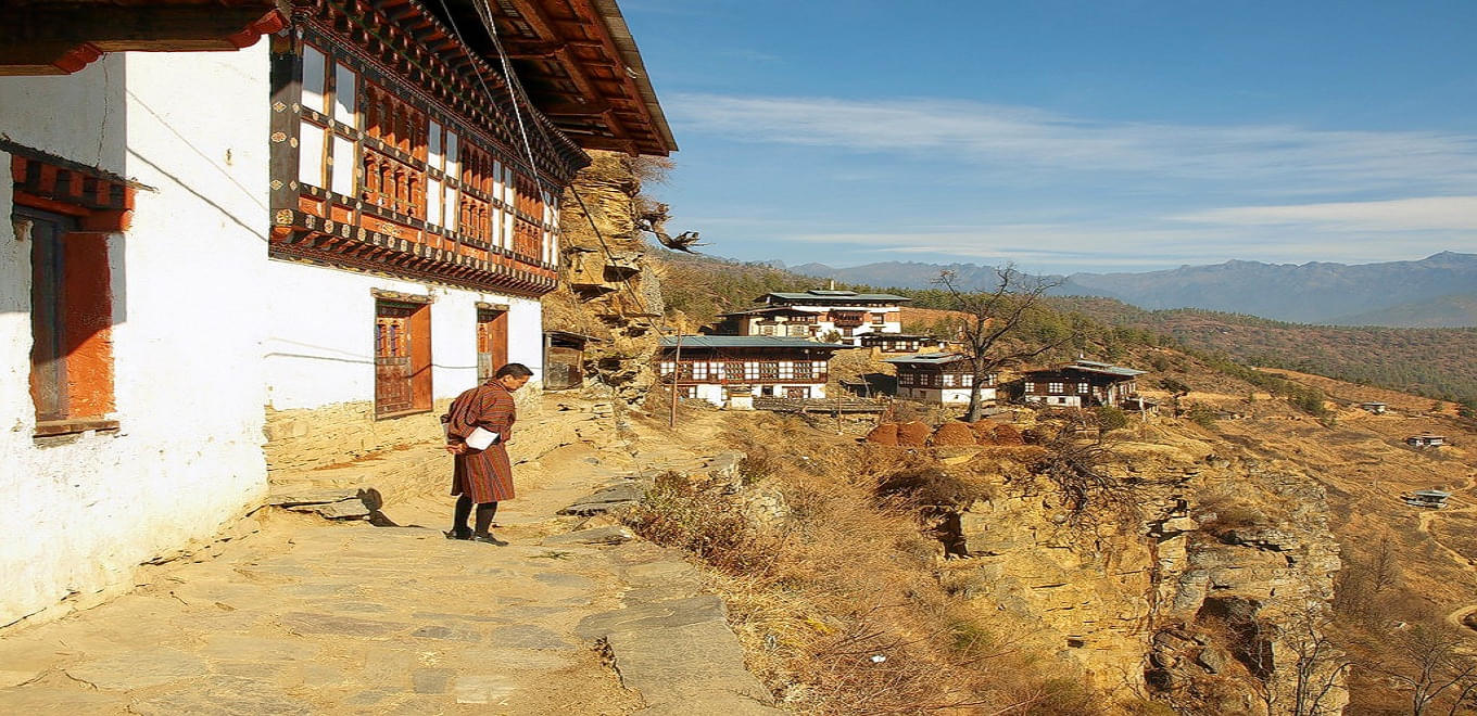 Dzongdrakha Goemba Overview