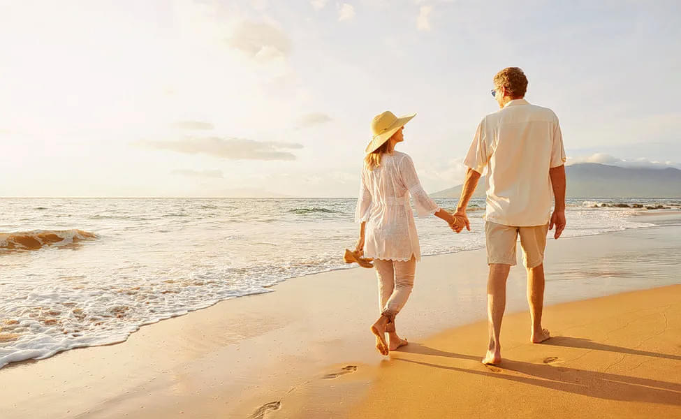 Goa Beach Couple Photoshoot Ideas ll Girlfriend-Boyfriend Poses ll  Prewedding Poses Sunset Shoot - YouTube