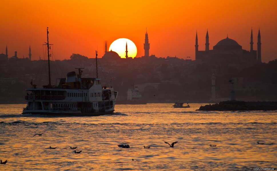 Bosphorus Sightseeing Sunset Cruise on a Luxury Yacht