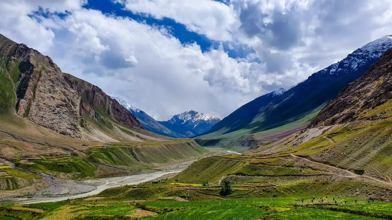 Spend leisure time on the banks of Spiti River