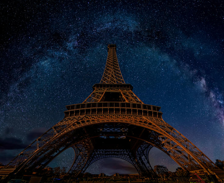 The beautiful facade of Eiffel Tower at night