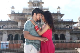 Couple Photoshoot in Jaipur at Patrika Gate
