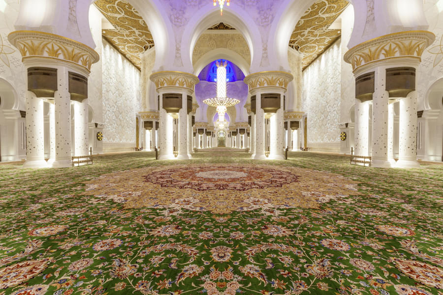Be in awe of the lavish interiors of Sheikh Zayed Grand Mosque