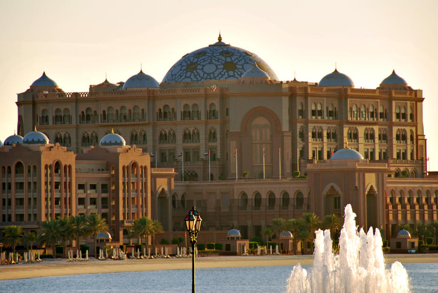 Have a Luxurious Experience at Emirates Palace 