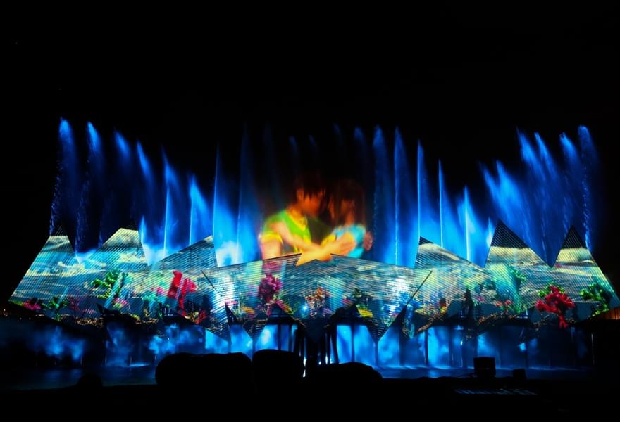 Experience the awe-inspiring combination of music, lights, and water effects