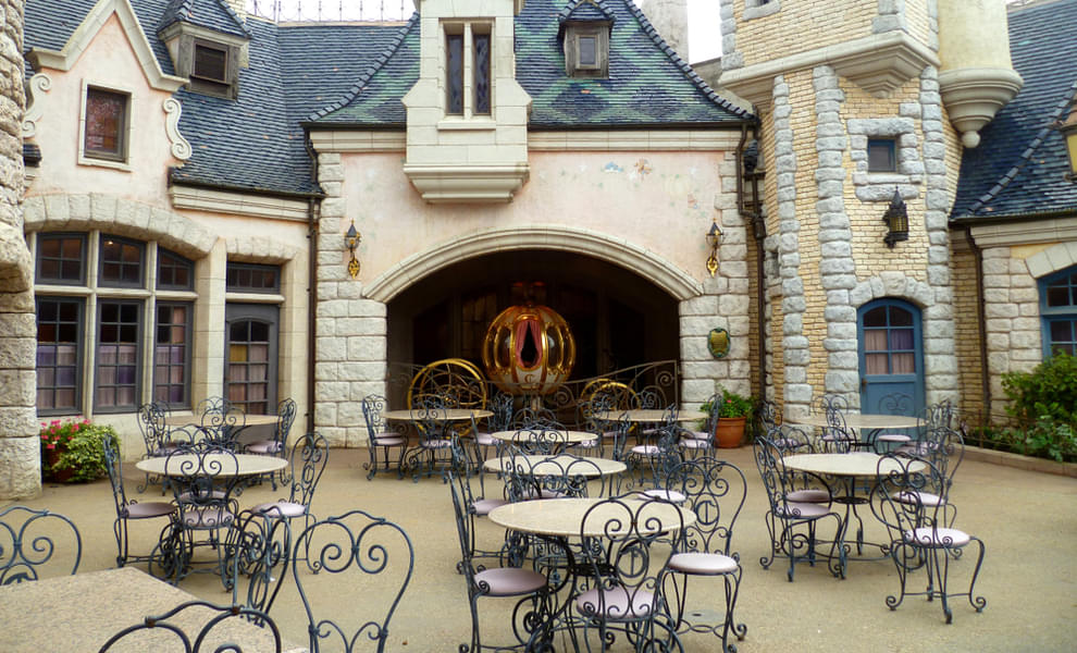 Dine at Disneyland Paris Restaurants
