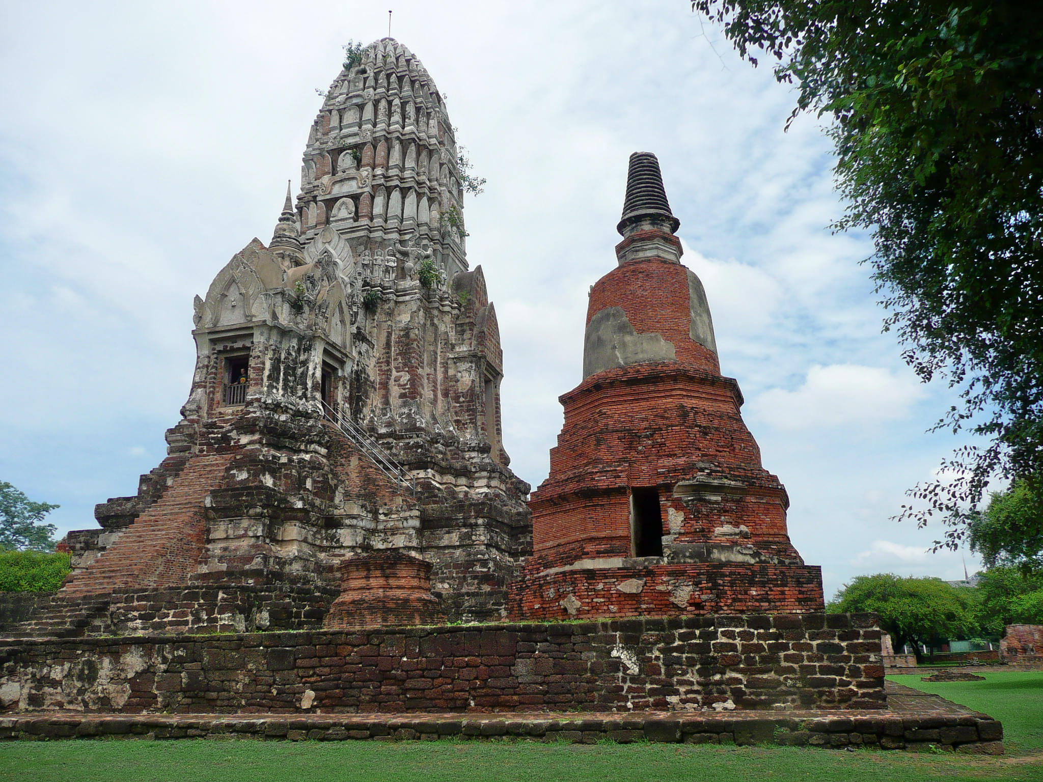 Wat Ratchaburana Overview