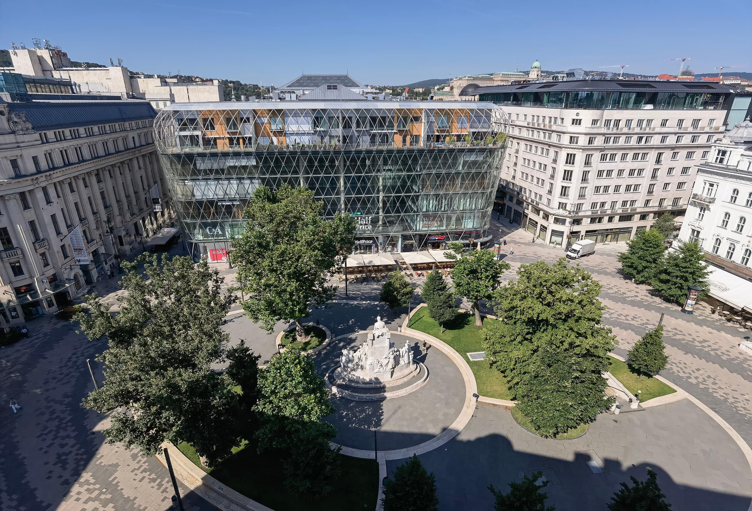 Vörösmarty tér, Budapest Overview