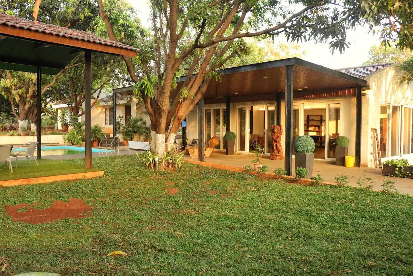 A Luxurious Villa Amidst The Lush Mango Trees In Karjat